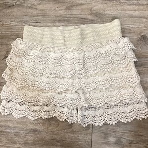 Paper Moon Women's Elastic Waist Tiered Crochet Lace Scallop Hem Casual Shorts